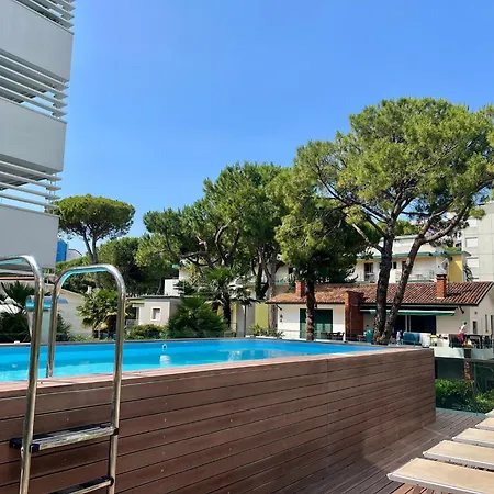 Charming Retreat Just Steps From The Lignano Sabbiadoro