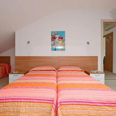 شقة Charming Retreat Just Steps From The لينانو سابيادورو