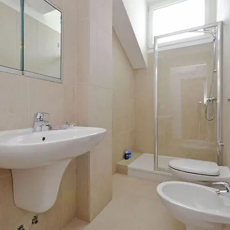 Charming Retreat Just Steps From The شقة *