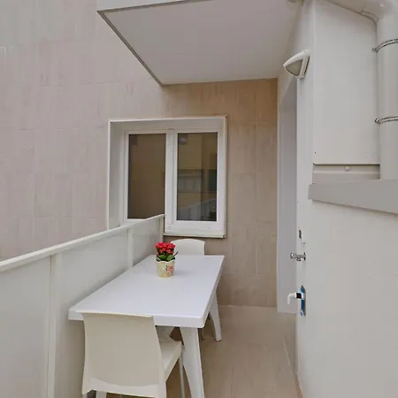 Charming Retreat Just Steps From The لينانو سابيادورو