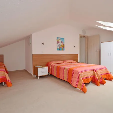 Charming Retreat Just Steps From The شقة لينانو سابيادورو